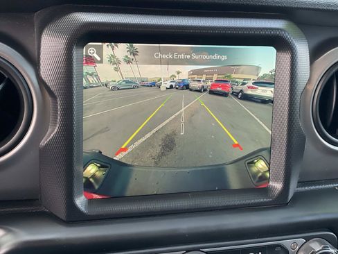 Used 2021 Jeep Gladiator Willys image 14