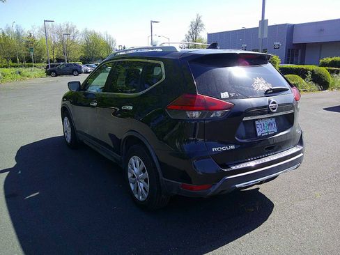 Used 2017 Nissan Rogue S w/ Appearance Package AWD/4WD image 3