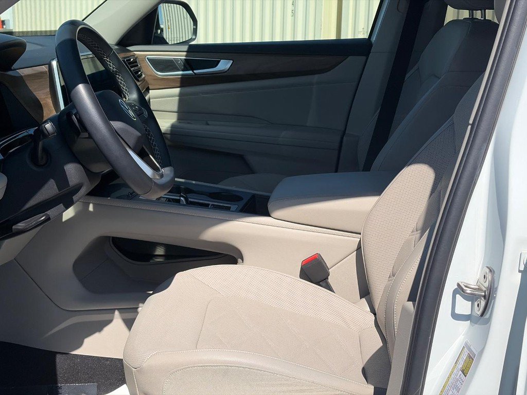 Used 2024 Volkswagen Atlas SE FWD image 19