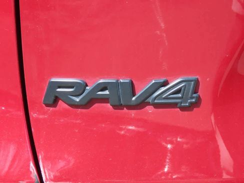Used 2022 Toyota RAV4 LE image 7