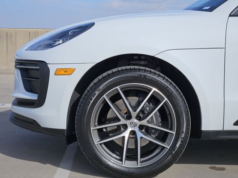 Certified 2025 Porsche Macan image 13