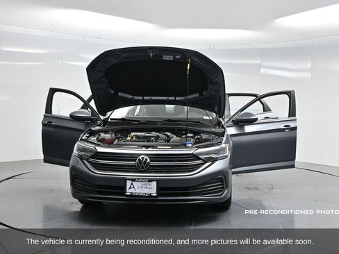 Used 2022 Volkswagen Jetta SE image 44