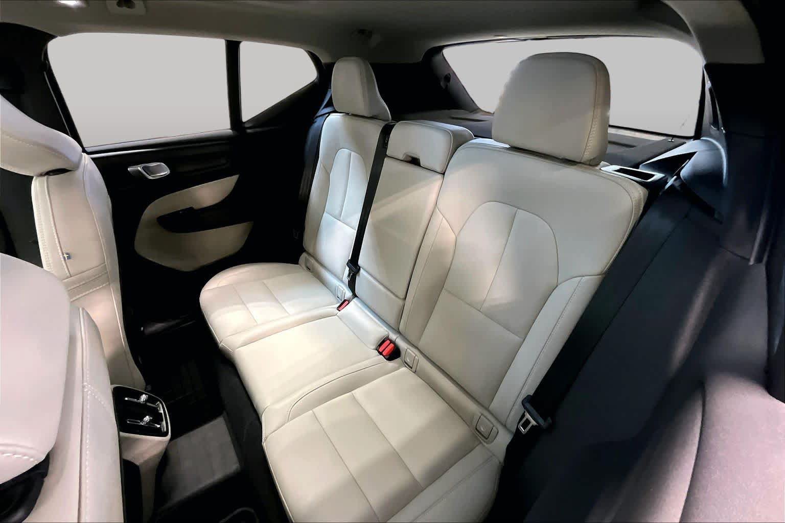 Certified 2024 Volvo XC40 B5 Plus w/ Climate Package AWD/4WD image 20
