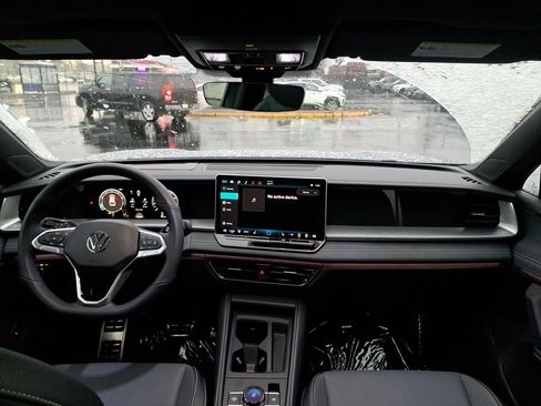 New 2026 Volkswagen Tiguan SE R-Line AWD/4WD image 18