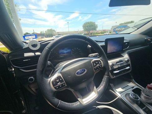 Used 2021 Ford Explorer XLT w/ Equipment Group 202A RWD image 6