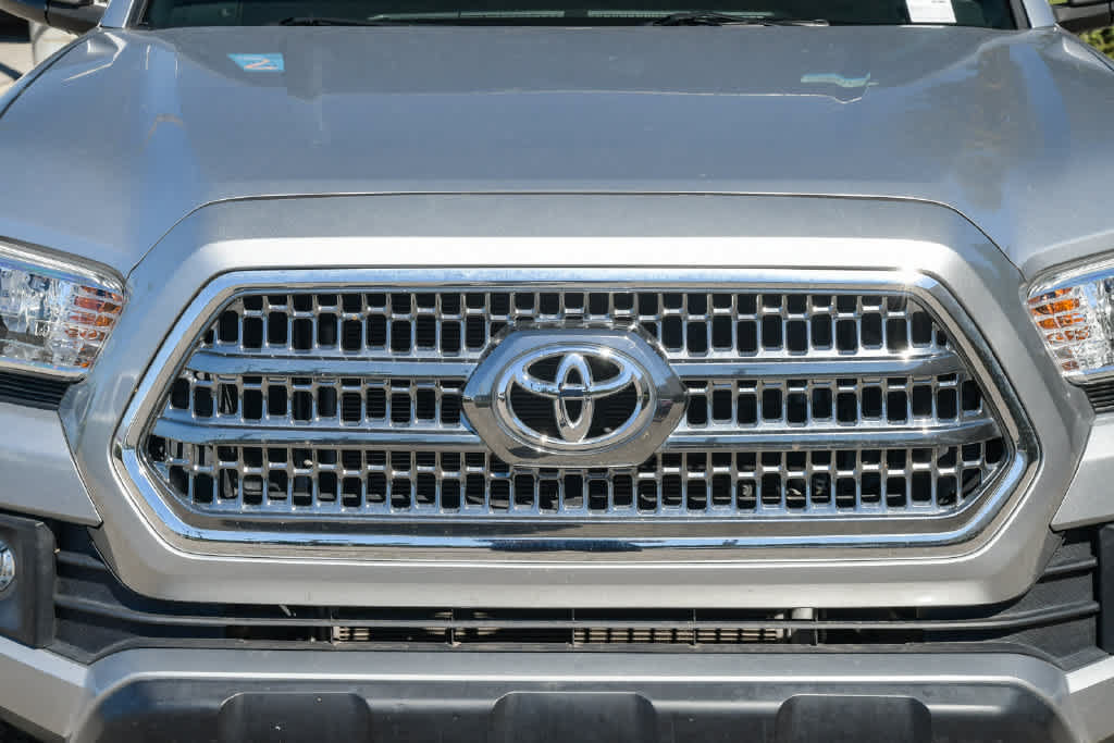 Used 2017 Toyota Tacoma TRD Off-Road w/ Tow Package (A/T) AWD/4WD image 5