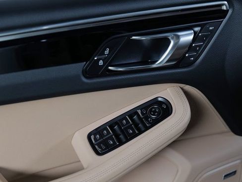 Certified 2026 Porsche Macan AWD/4WD image 29