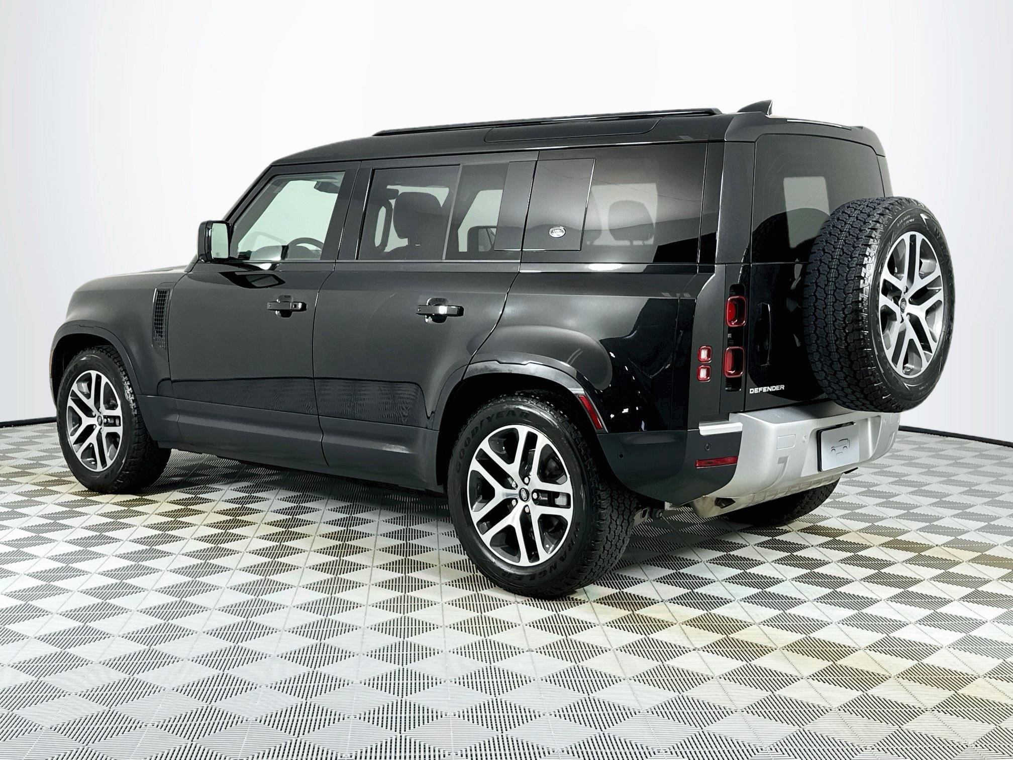 Certified 2024 Land Rover Defender 110 S AWD/4WD image 7