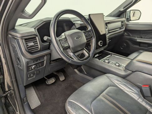 Used 2022 Ford Expedition Max Platinum image 4