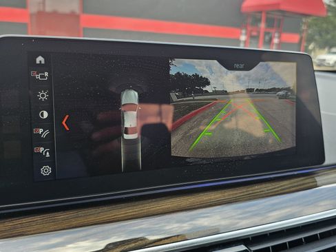 Used 2018 BMW 530e w/ Premium Package 2 image 40