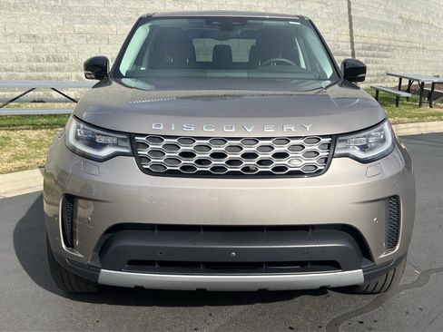 Certified 2024 Land Rover Discovery S image 9