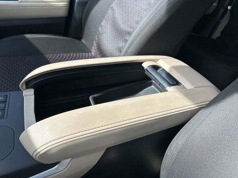 Used 2023 Toyota Highlander L image 35