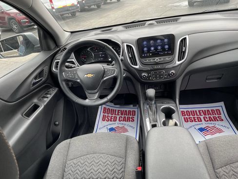 Used 2024 Chevrolet Equinox LT image 2