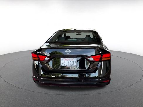 Used 2025 Nissan Altima 2.5 SV FWD image 12