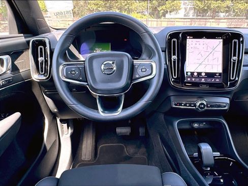 Used 2023 Volvo XC40 Recharge Ultimate AWD/4WD image 8