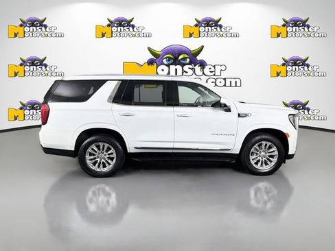 Used 2024 GMC Yukon SLT w/ SLT Luxury Package AWD/4WD image 4