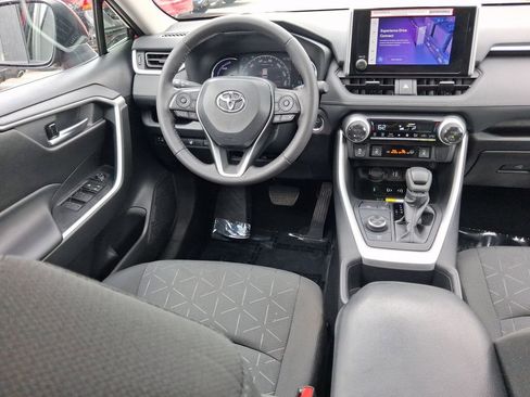 Used 2024 Toyota RAV4 XLE w/ Convenience Package image 10