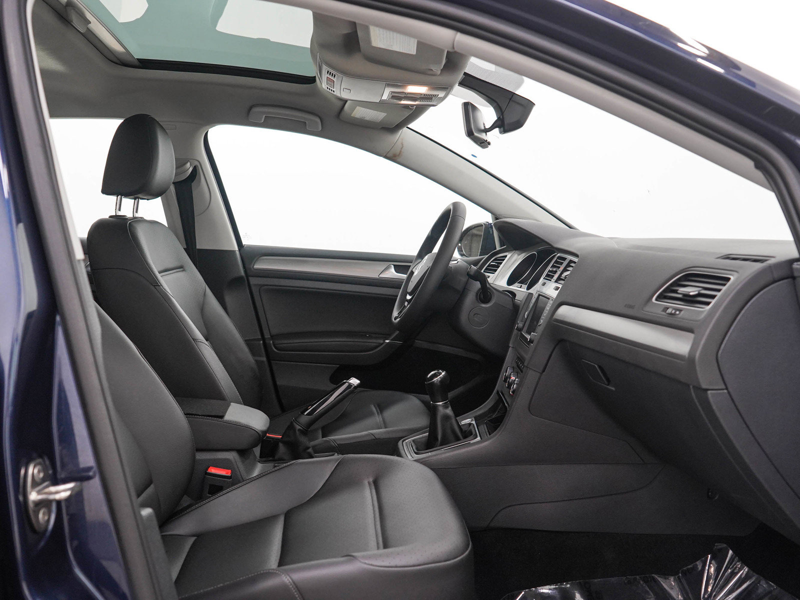 Used 2017 Volkswagen Golf Wolfsburg Edition FWD image 11