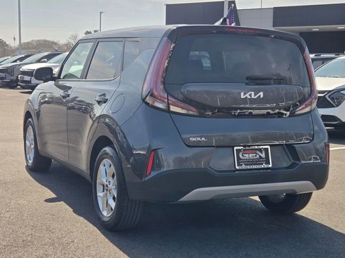 Used 2023 Kia Soul LX w/ LX Technology Package image 6