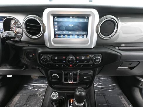 Used 2019 Jeep Wrangler Unlimited Sahara AWD/4WD image 33