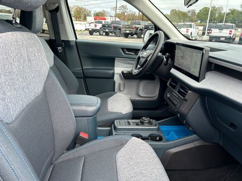 New 2025 Ford Maverick XLT image 30