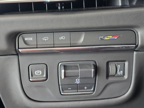 Used 2025 Cadillac Escalade V AWD/4WD image 37