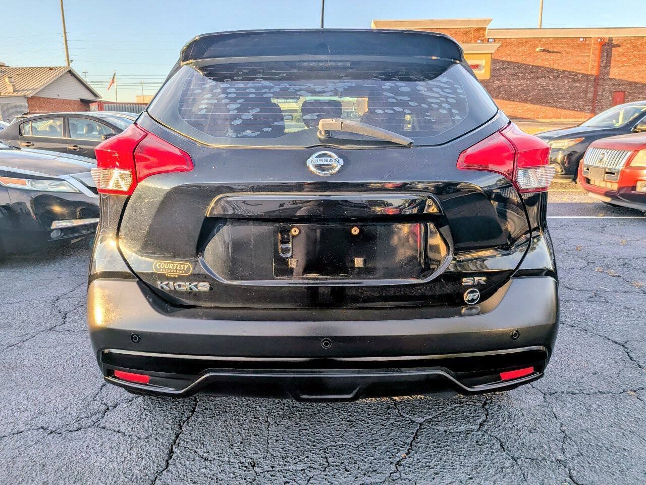 Used 2018 Nissan Kicks SR w/ Exterior Electronics Package FWD image 19