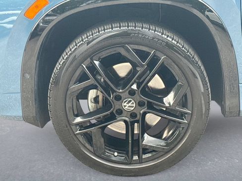 Used 2025 Volkswagen Tiguan SE R-Line AWD/4WD image 19