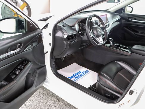 Used 2024 Nissan Altima 2.5 SR FWD image 3