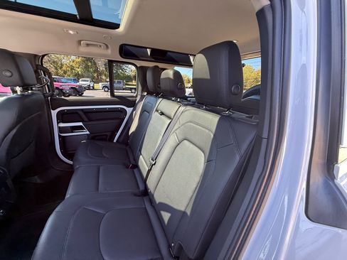Used 2024 Land Rover Defender 110 S image 31