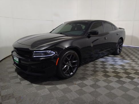Used 2019 Dodge Charger SXT w/ Blacktop Package RWD image 2