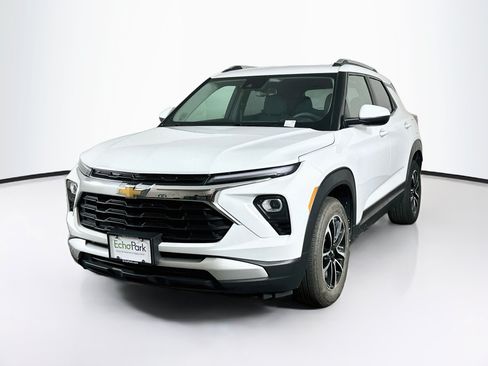 Used 2025 Chevrolet TrailBlazer LT FWD image 3