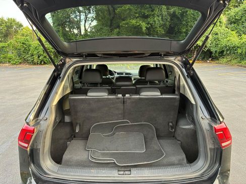 Used 2018 Volkswagen Tiguan SE FWD image 19