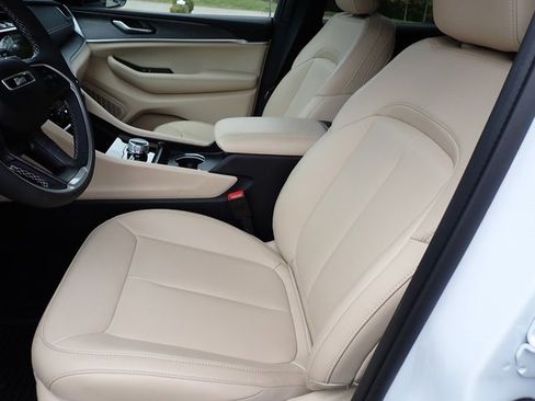 Certified 2024 Jeep Grand Cherokee Limited image 16