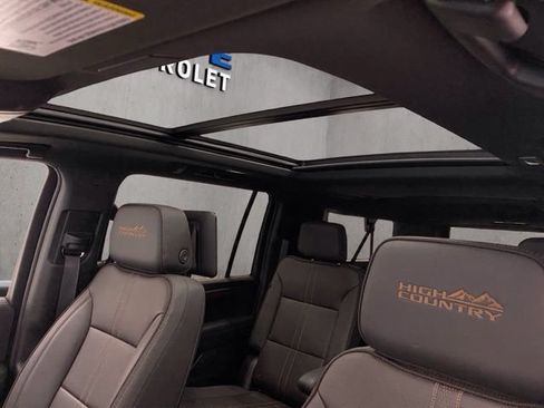 Used 2026 Chevrolet Suburban High Country AWD/4WD image 4