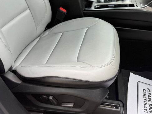Used 2021 Ford Explorer XLT w/ Equipment Group 202A AWD/4WD image 21