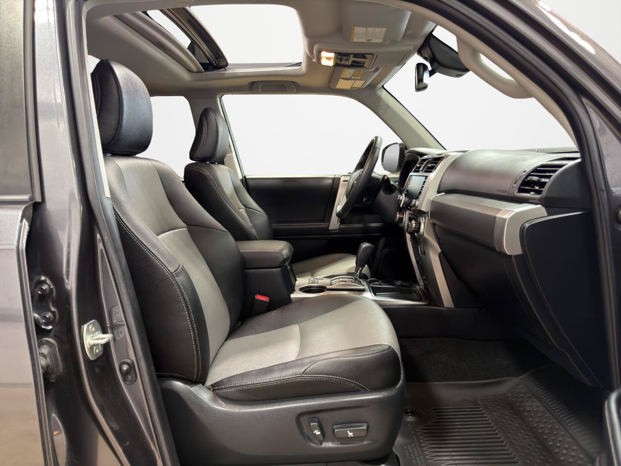 Used 2022 Toyota 4Runner SR5 Premium RWD image 35