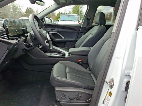 Certified 2025 Audi Q5 Premium w/ Convenience Package image 13