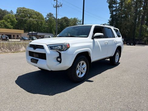 Used 2024 Toyota 4Runner SR5 Premium w/ Moonroof Package AWD/4WD image 2