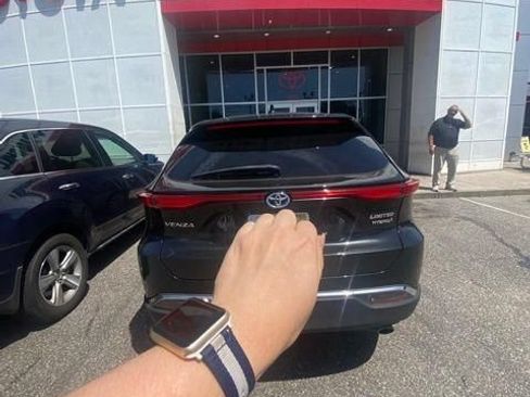Used 2022 Toyota Venza Limited w/ Advanced Technology Package AWD/4WD image 9