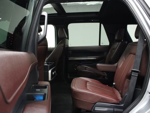 Used 2024 Ford Expedition Limited image 13