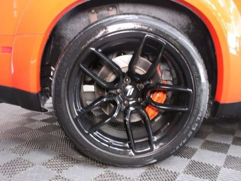 Used 2019 Dodge Challenger SXT image 9