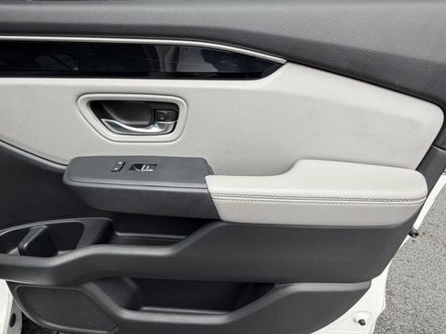 Used 2023 Honda Pilot Touring image 43
