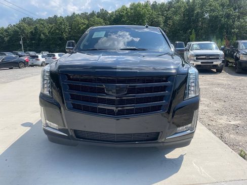 Used 2018 Cadillac Escalade Luxury RWD image 2