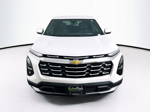 Used 2025 Chevrolet Equinox LT image 2