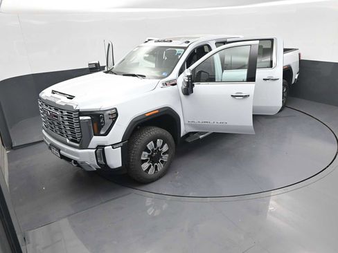 New 2026 GMC Sierra 3500 Denali w/ Technology Package AWD/4WD image 46