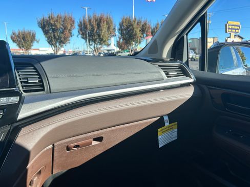 New 2026 Honda Odyssey Touring image 17