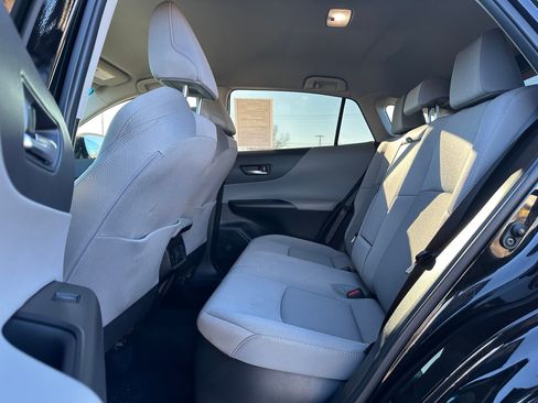 Used 2021 Toyota Venza LE image 12