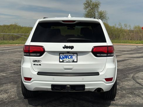 Used 2021 Jeep Grand Cherokee Laredo X AWD/4WD image 3