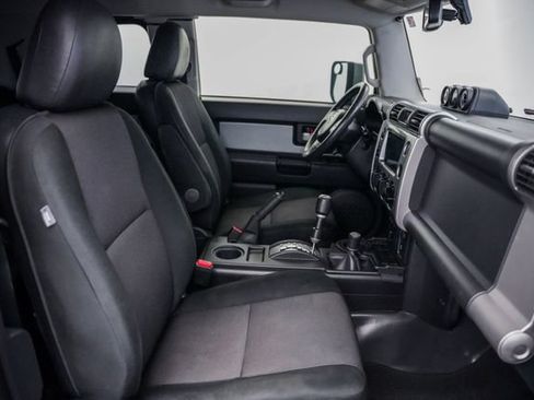 Used 2011 Toyota FJ Cruiser 4WD w/ Upgrade Pkg image 20